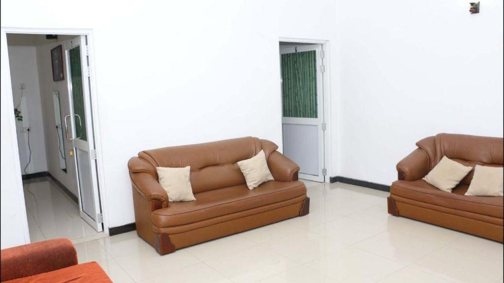 Suisse Villa Kandy Exteriör bild