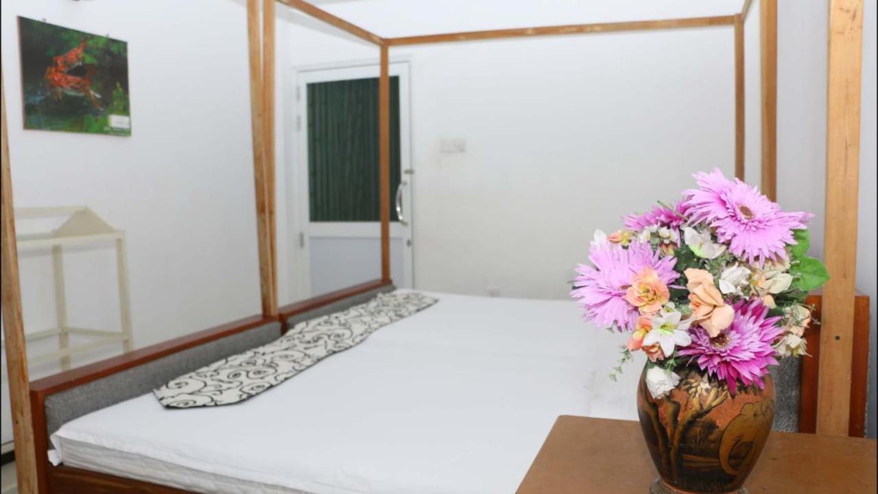 Suisse Villa Kandy Exteriör bild