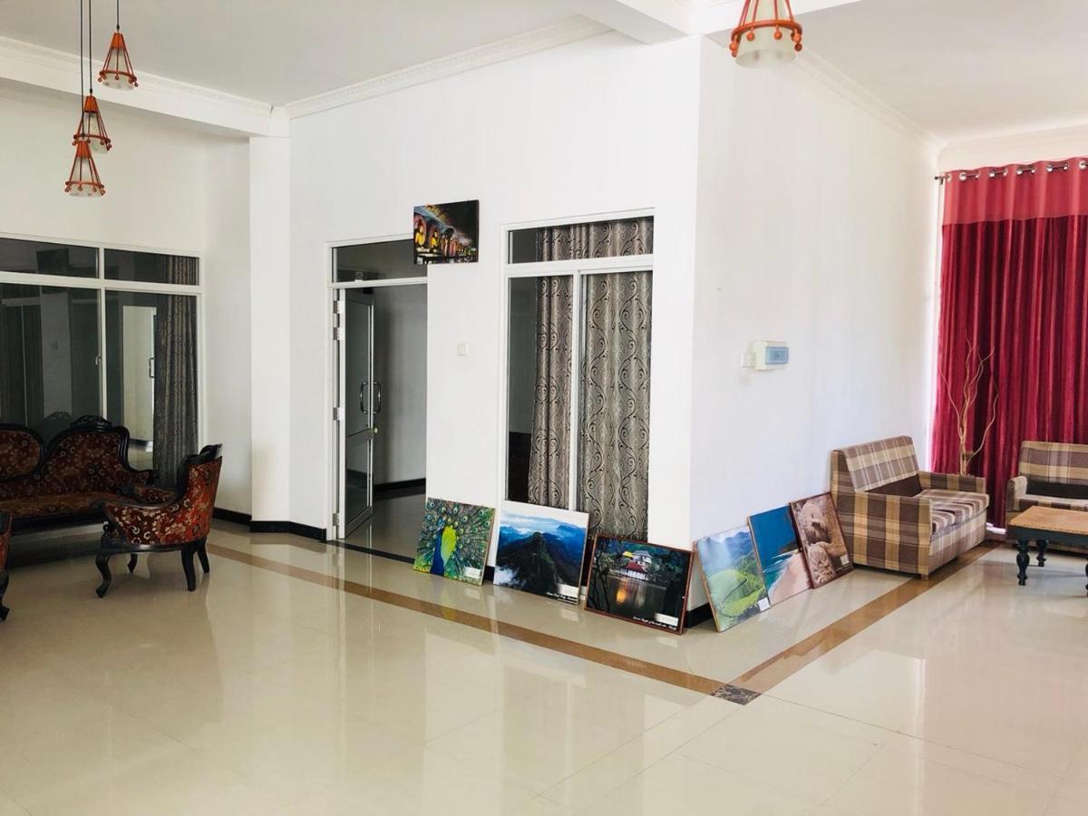 Suisse Villa Kandy Exteriör bild