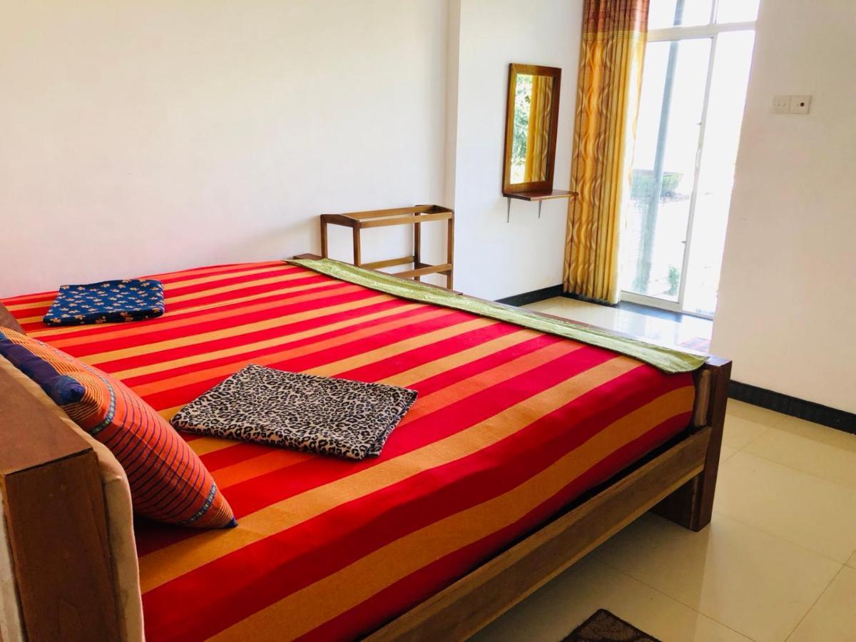 Suisse Villa Kandy Exteriör bild