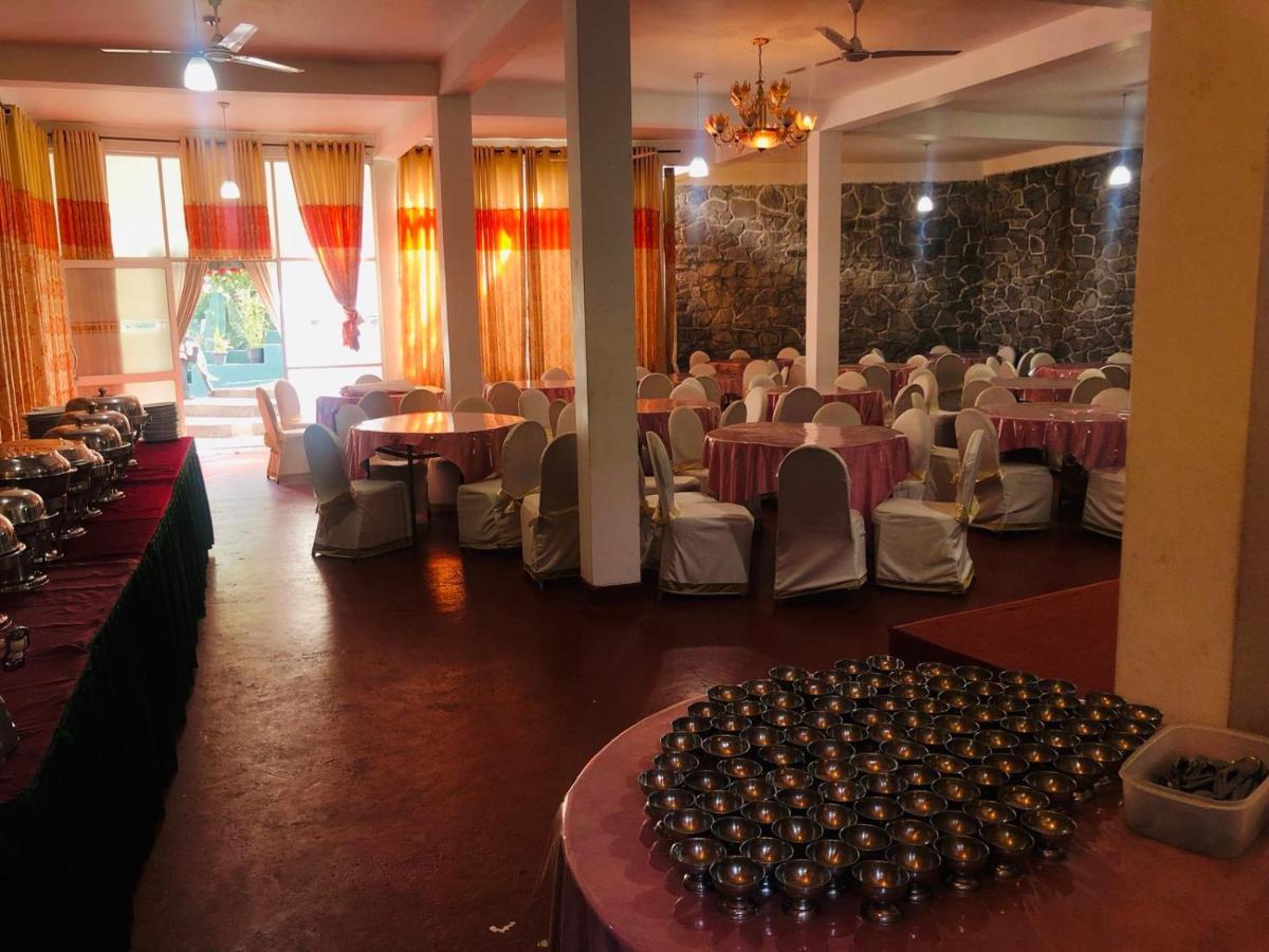 Suisse Villa Kandy Exteriör bild