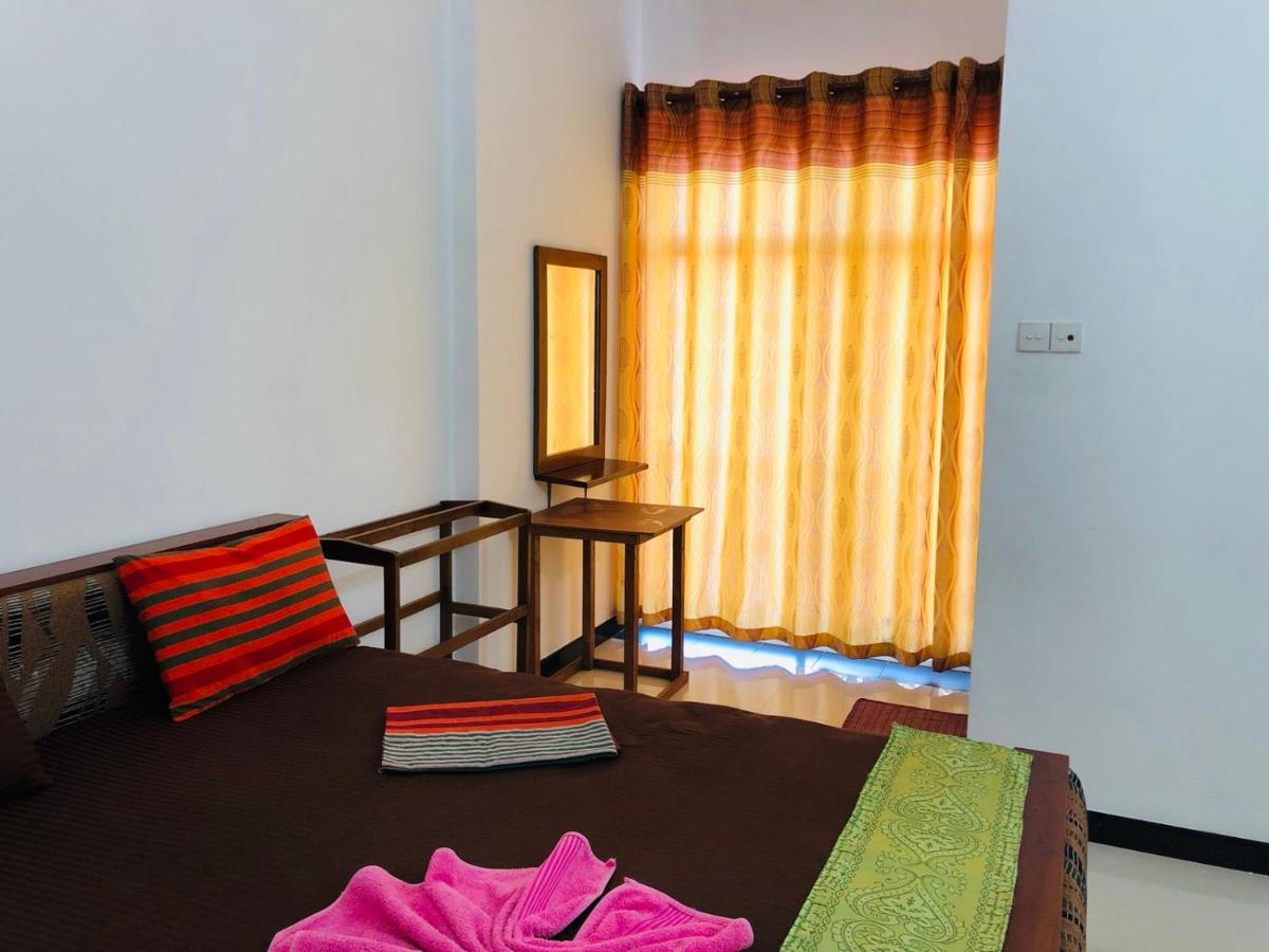 Suisse Villa Kandy Exteriör bild