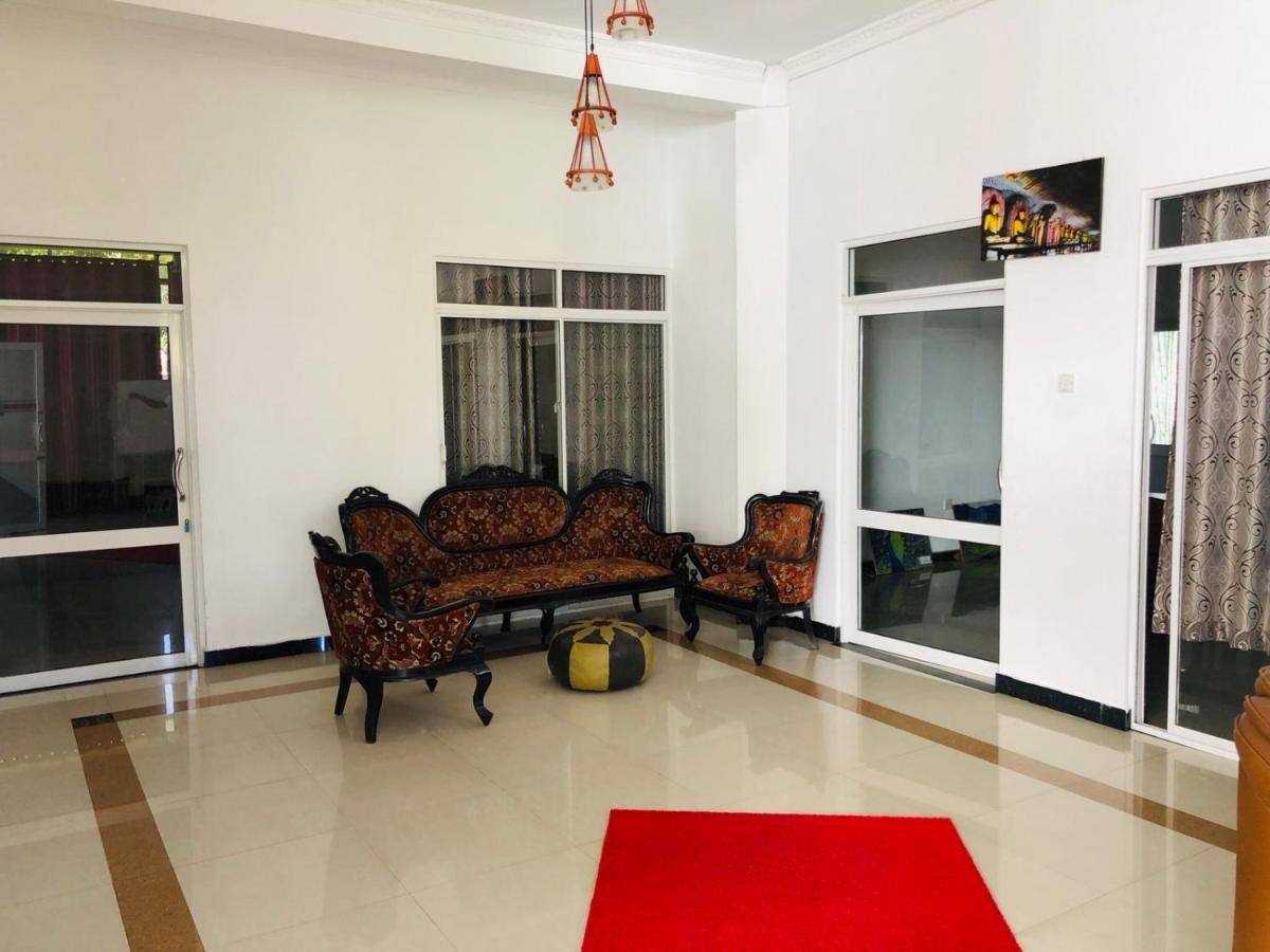 Suisse Villa Kandy Exteriör bild