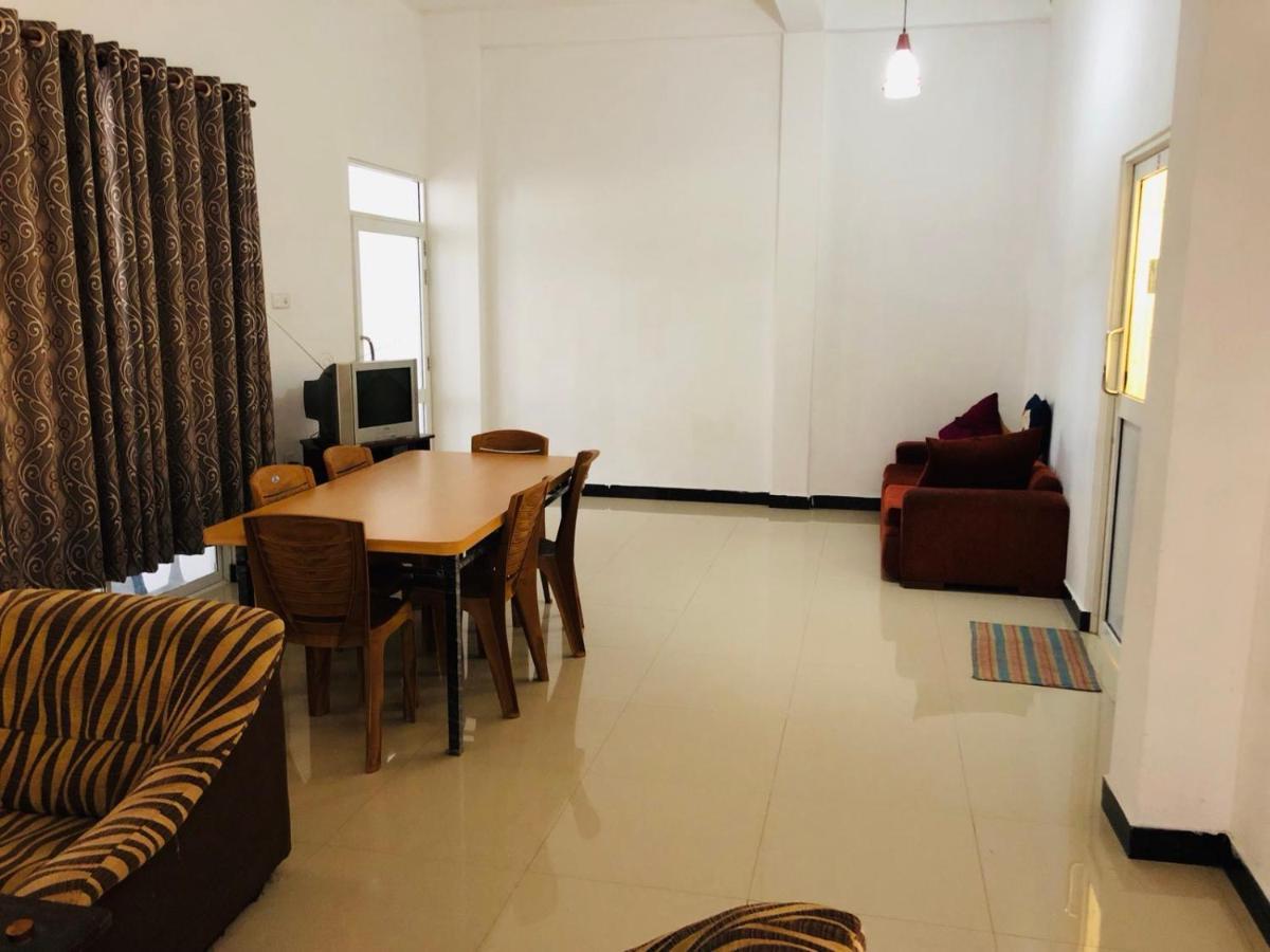 Suisse Villa Kandy Exteriör bild